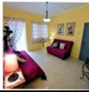 Lovely second floor apartment 2double bedrooms.